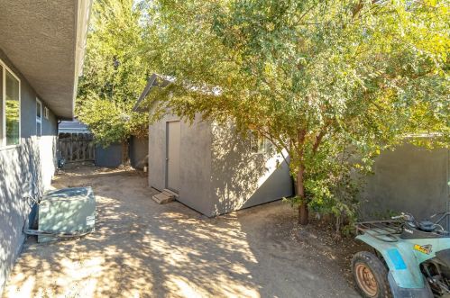 1204 David Ct, Modesto, CA 95350-3631