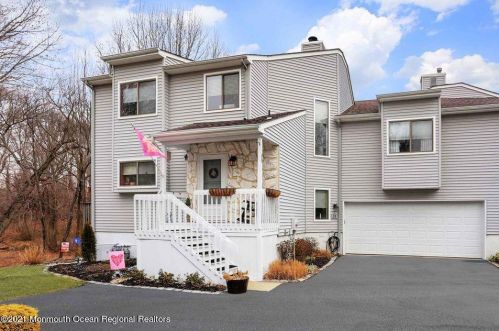 20 Pennybrook Ln, Middletown, NJ 07748-3530