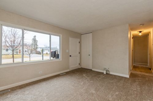 18583 Karen Ln, Gurnee, IL 60031-1326