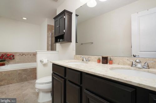 26 Sundance Dr, Trenton NJ  08619-3967 exterior