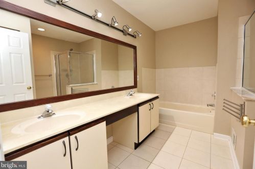 24 Dorset Ct, Princeton NJ  08540-7054 exterior