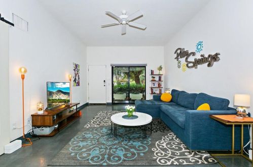 2324 Los Patos Dr, Palm Springs, CA 92264-6045