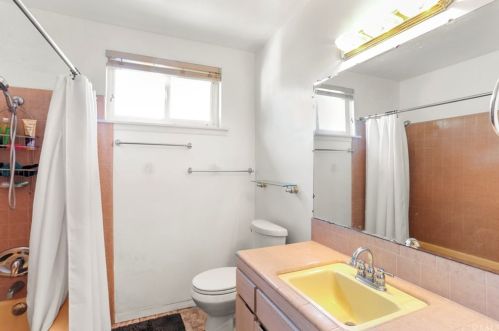 8240 Garfield St, Riverside CA  92504-3008 exterior