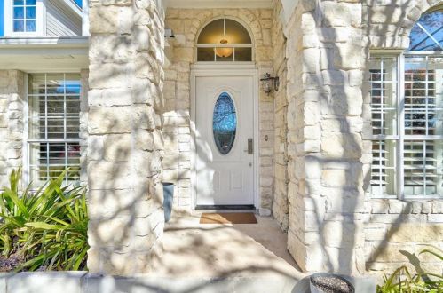 6408 Convict Hill Rd, Austin TX  78749-1769 exterior