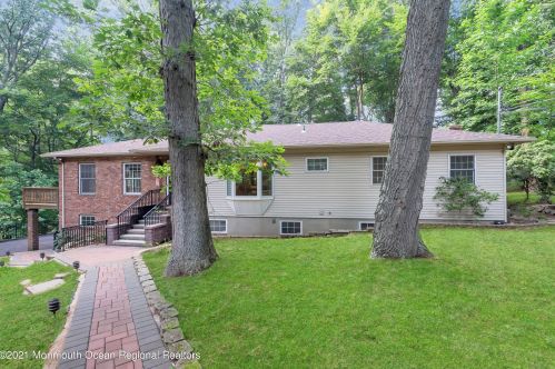 18 Parkway Pl, Holmdel Village, NJ 07733-1915