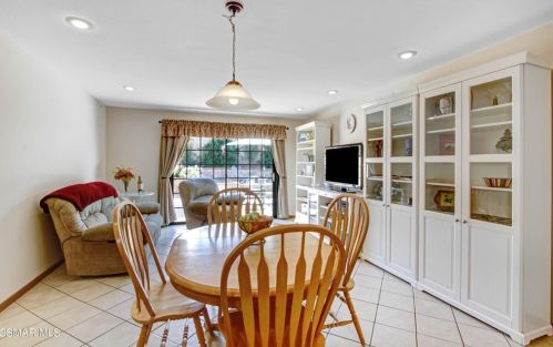 2548 Hawk St, Simi Valley CA 93065-2365 exterior