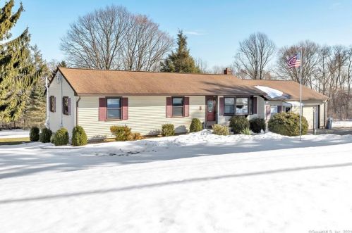 8 Lynne Ter, Huntington, CT 06484-4816