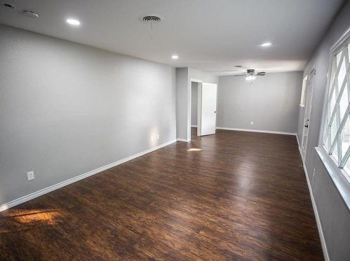 5820 Wheaton Dr, Fort Worth, TX 76133-2731