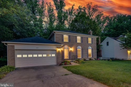 5835 Oakland Park Dr, Springfield VA  22015-2438 exterior