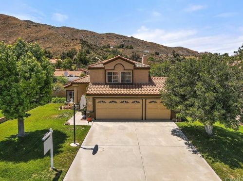 2207 Canyon Dr, Colton, CA 92324-9787