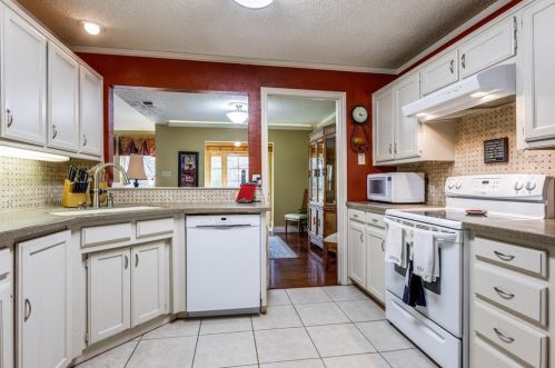 2930 Waterfront Dr, Garland TX  75042-4810 exterior