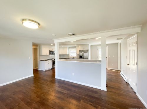 27 Tennessee Ave, Wallingford CT  06492-3016 exterior