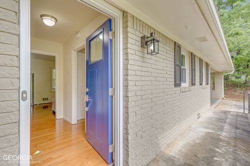 6896 Lockridge Dr, Atlanta GA  30360-1515 exterior