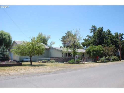 316 Spring St, Condon, OR 97823-0009