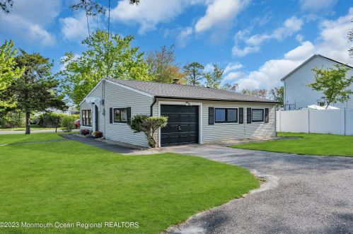 101 Sea Bright Rd, Lacey, NJ 08731-5138