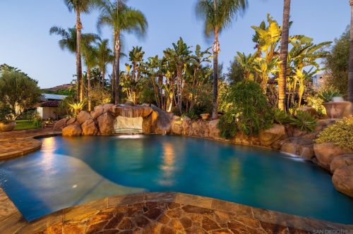647 Crest Dr, El Cajon, CA 92019-2711