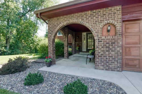 808 Bur Oak Ct, Saint Paul, MN 55127-3507