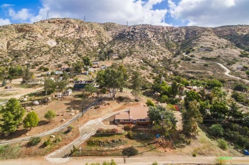 11341 Rocky Ln, Lakeside, CA 92040-5705