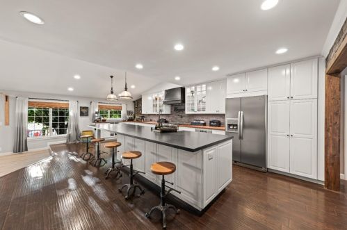 9735 New Ave, Gilroy, CA 95020-9135