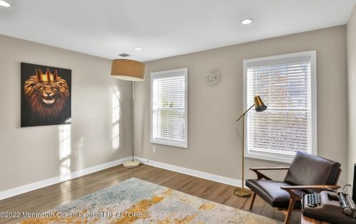 2 River St, Tinton Falls NJ 07701-1324 exterior