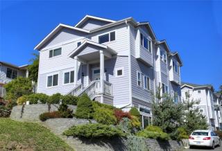 3320 Holly St, Seattle, WA 98118-3236
