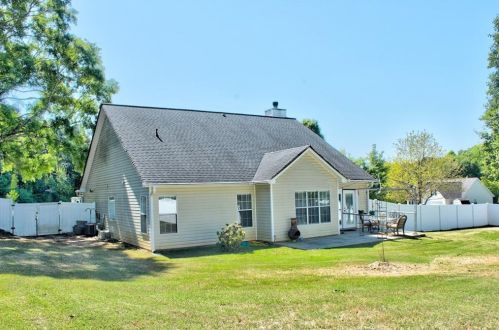 301 Mountberry Ct, Loganville, GA 30052-5538