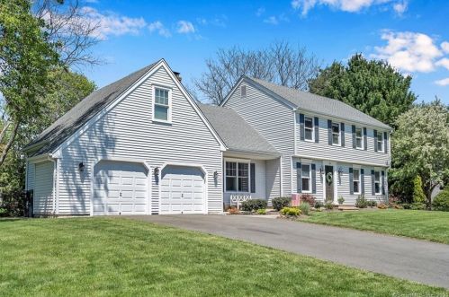 18 Pond Cir, Cheshire, CT 06410-3758