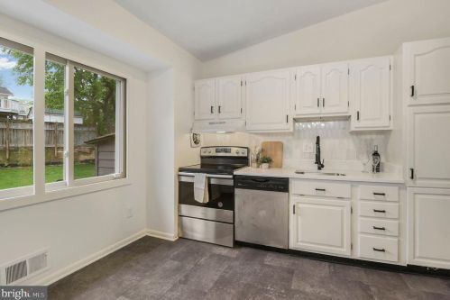 913 Caddington Ave, Silver Spring MD 20901-1048 exterior