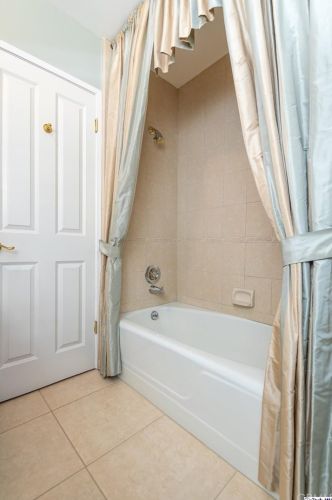 1629 Heather Ridge Dr, Glendale CA  91207-1035 exterior