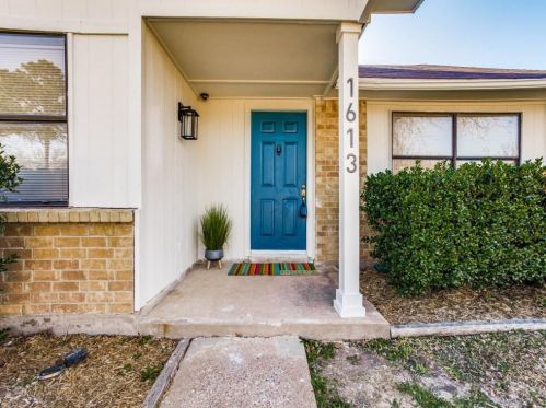 1613 Chablis St, Garland, TX 75040-9305