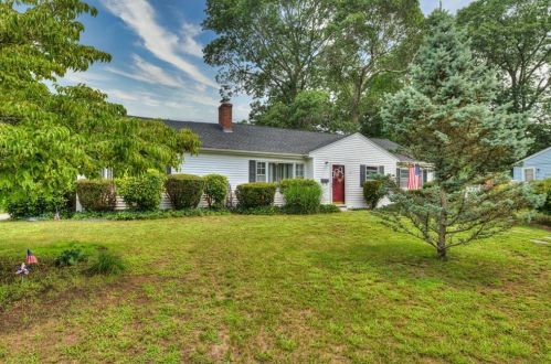 151 Wethersfield Dr, Warwick, RI 02886-7925