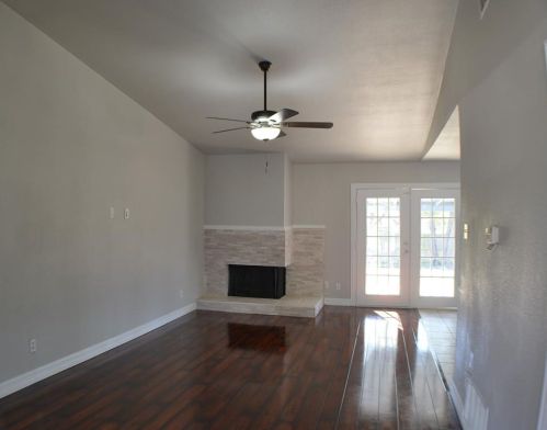 2006 Brentwood Ln, Carrollton TX exterior