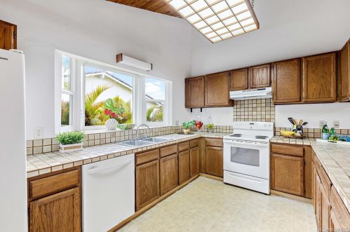1043 Kaumoku St, Honolulu HI  96825-1307 exterior