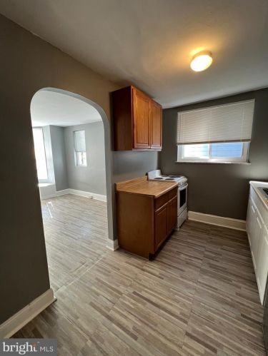 1221 20th St, Philadelphia, PA 19146-2946