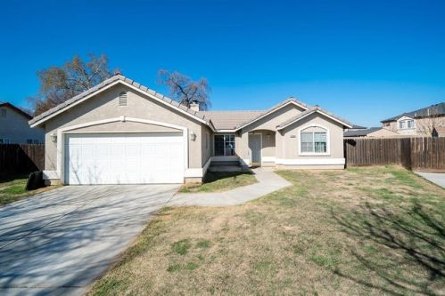1020 Yosemite Dr, Lemoore, CA 93245-4731