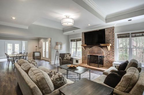 5175 Falcon Chase Ln, Atlanta GA  30342-2155 exterior