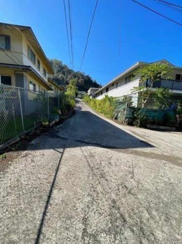 2920 Kalihi St, Honolulu HI  96819-3018 exterior