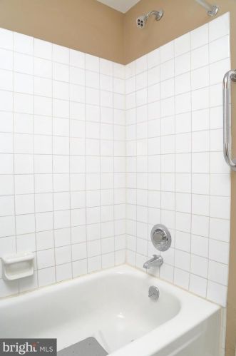 207 Valleybrook Dr, Lancaster PA  17601-4623 exterior