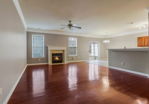 184 Bellewood Oak Dr, Tucker, GA 30084-3127