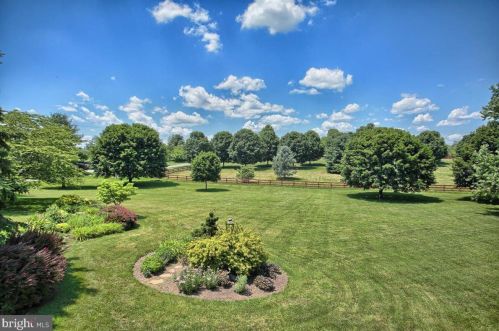 761 Burnt House Rd, Carlisle, PA 17015-7642