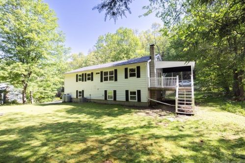 17 Valley Field Rd, Sandy Hook CT  06482-1096 exterior