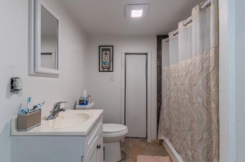 7 Cheshire Rd, Wallingford CT  06492-3023 exterior