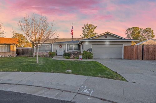 8360 Colonial Ct, Stockton, CA 95209-2307