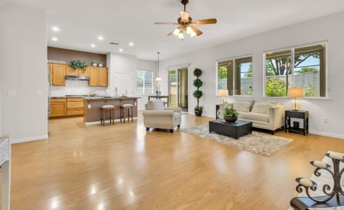 9493 Emerald Cove Ln, Elk Grove CA  95758-3612 exterior