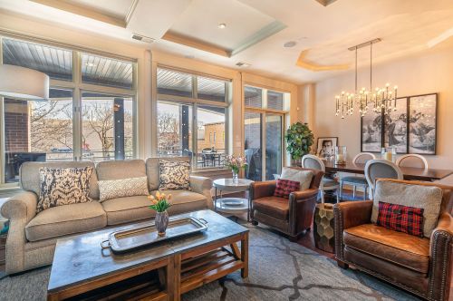 3434 Southport Ave, Chicago, IL 60657-8360