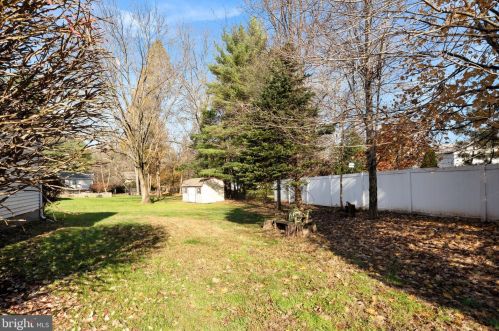 6 Sandy Ln, Trenton, NJ 08628-2625