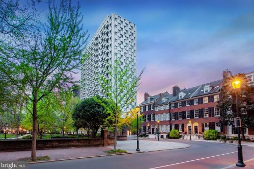 700 Locust St, Philadelphia PA  19106-3530 exterior