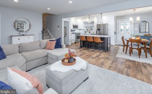 1213 Oakwood Rd, Tavistock NJ exterior