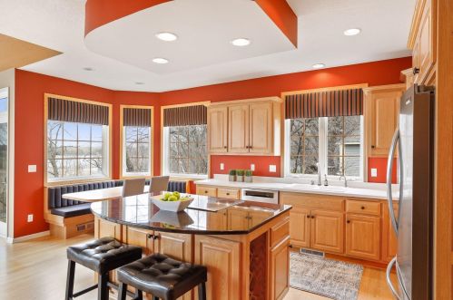 841 Amble Ct, Saint Paul, MN 55126-2270
