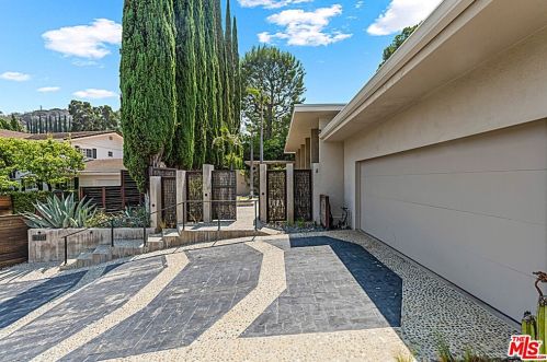 16120 Sandy Ln, Van Nuys, CA 91436-4222